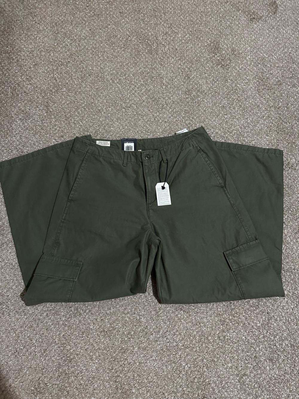 Levi's Wide Leg baggy Cargo in Olive Green 31x30